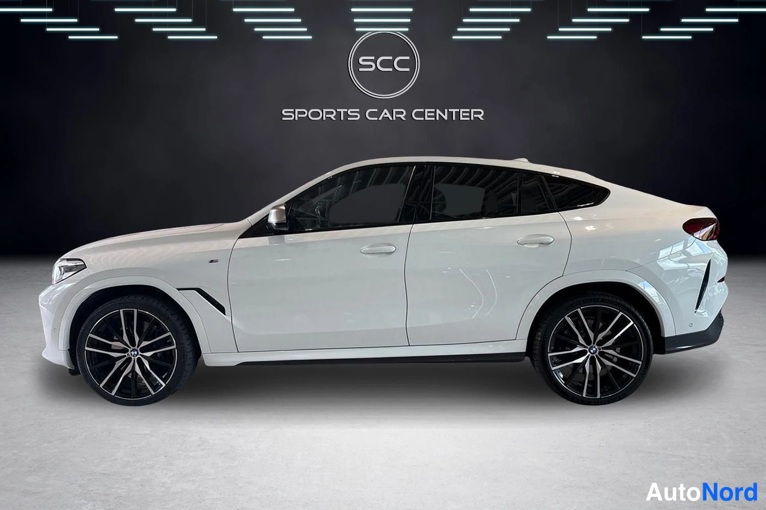 Valkoinen BMW X6 2021, sivulta, kuva 3