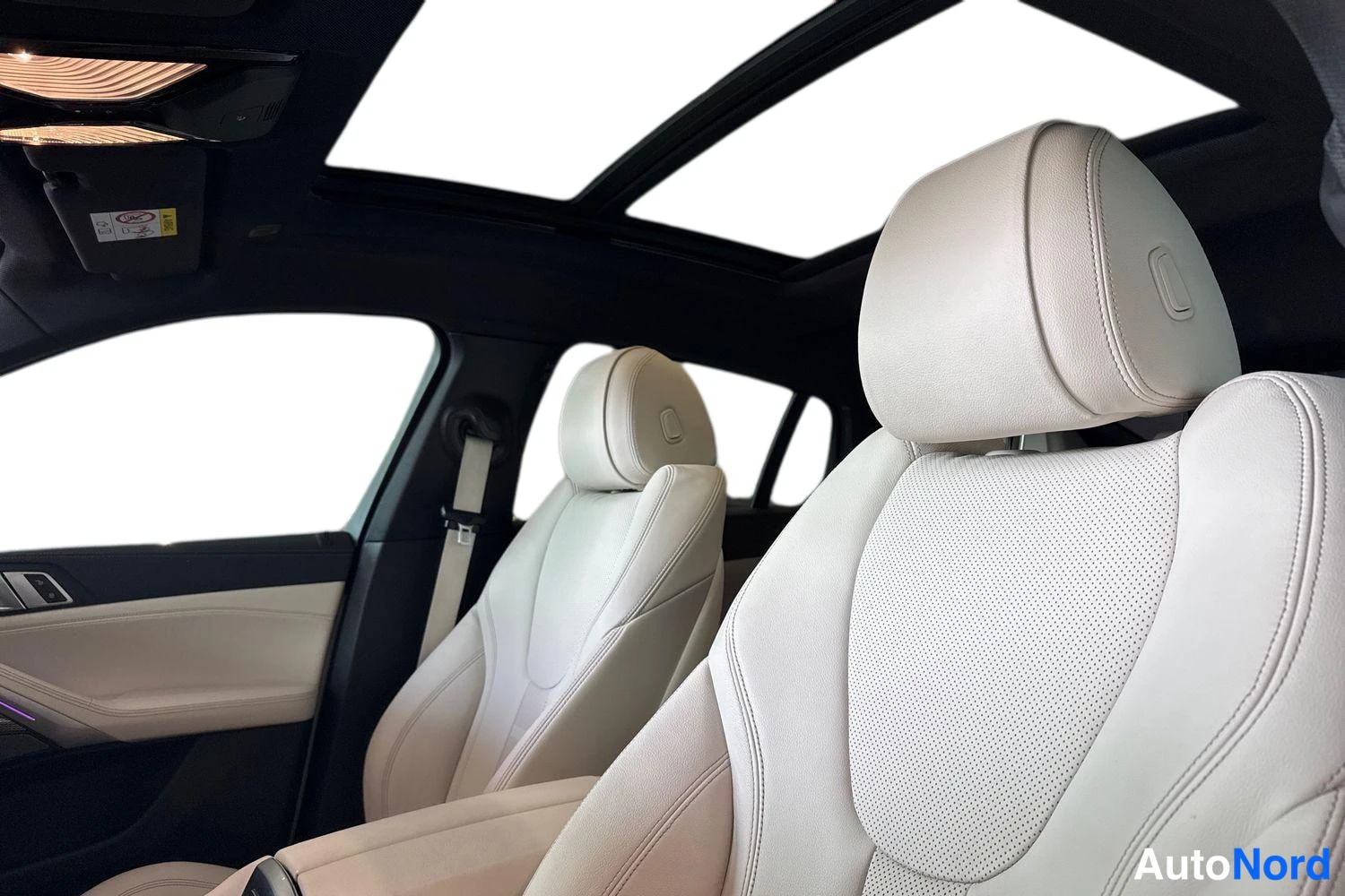 Valkoinen BMW X6 2021, etuistuimet, kuva 10