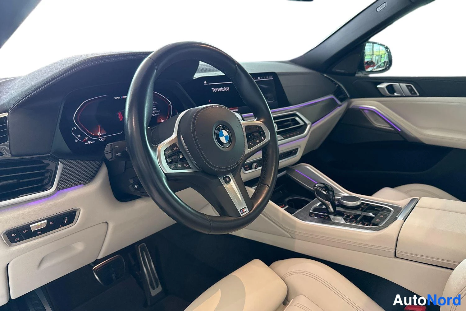 Valkoinen BMW X6 2021, ohjaamo, kuva 6