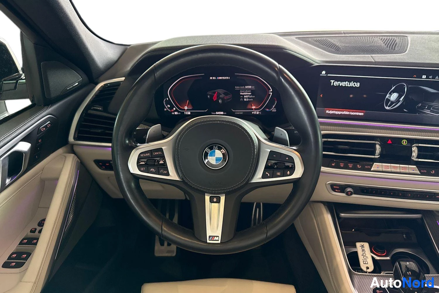 Valkoinen BMW X6 2021, ohjaamo, kuva 7