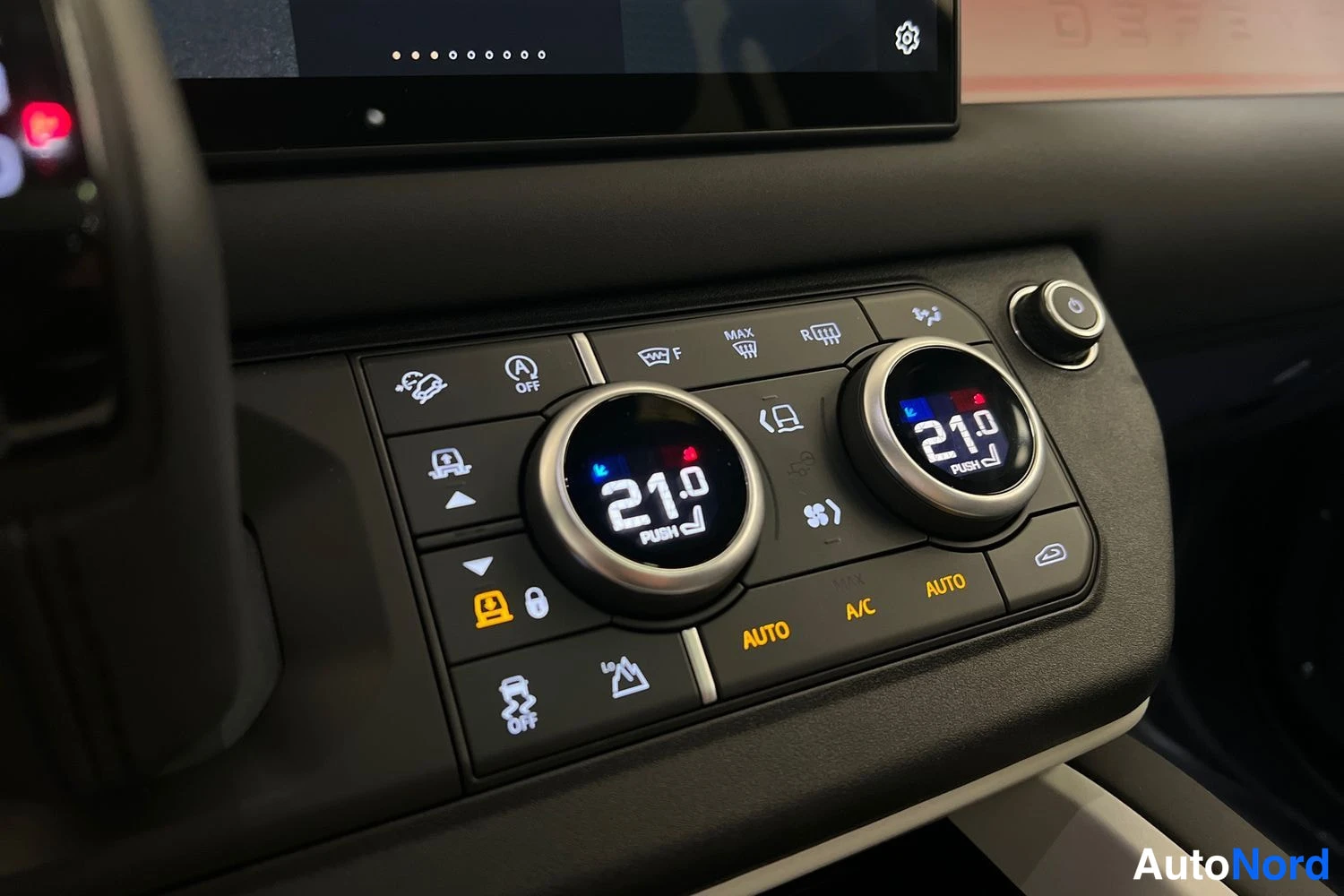 Musta Land Rover Defender 2025, yksityiskohta, kuva 16