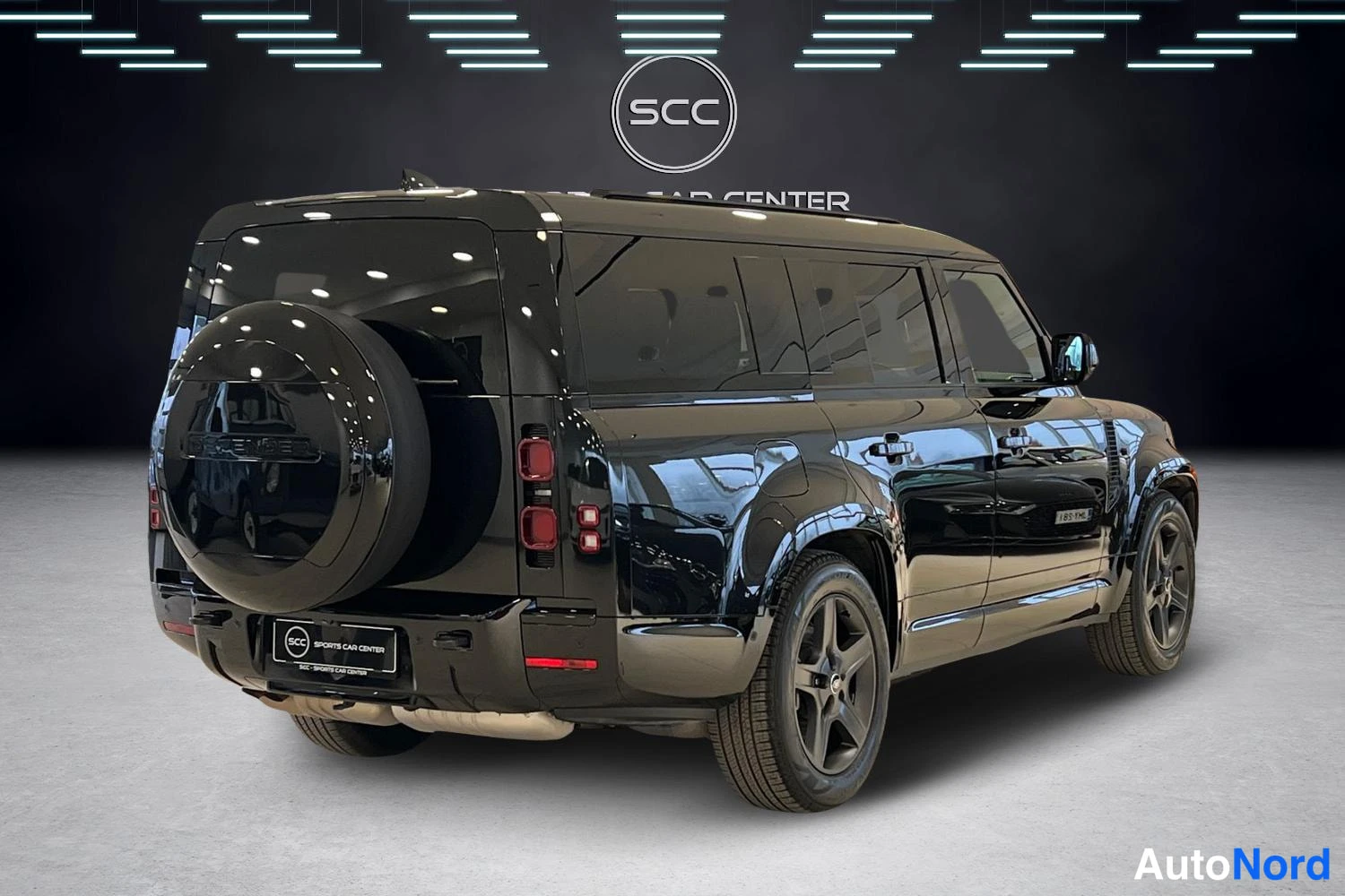 Musta Land Rover Defender 2025, kuva 24