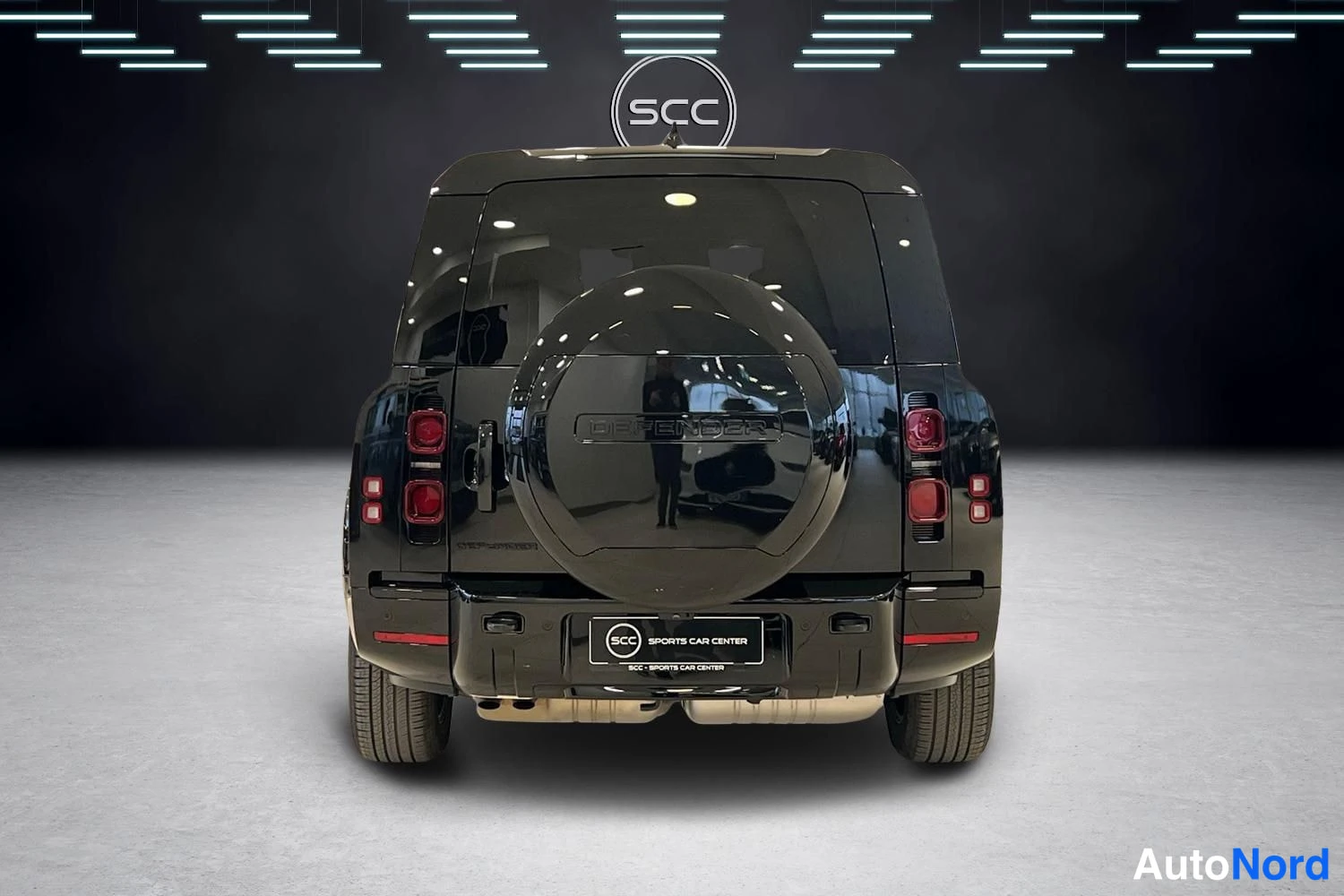 Musta Land Rover Defender 2025, takaa, kuva 4
