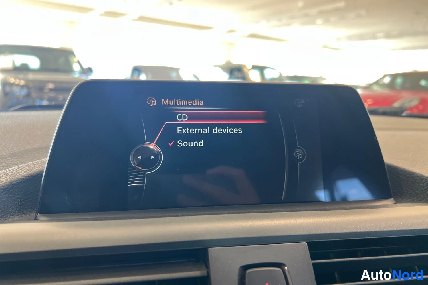 Valkoinen BMW 118d 2017, yksityiskohta, kuva 17