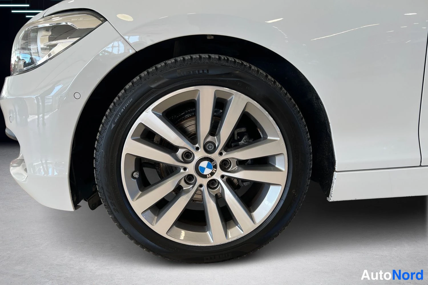 Valkoinen BMW 118d 2017, yksityiskohta, kuva 13