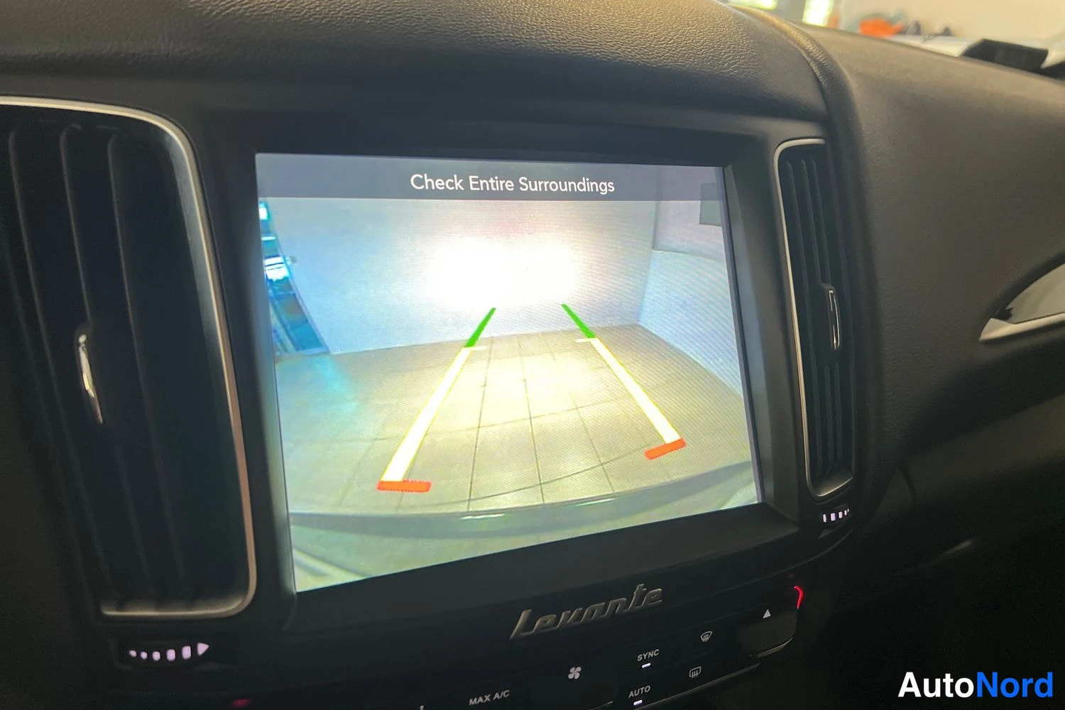 Harmaa Maserati Levantessa 2018, yksityiskohta, kuva 18
