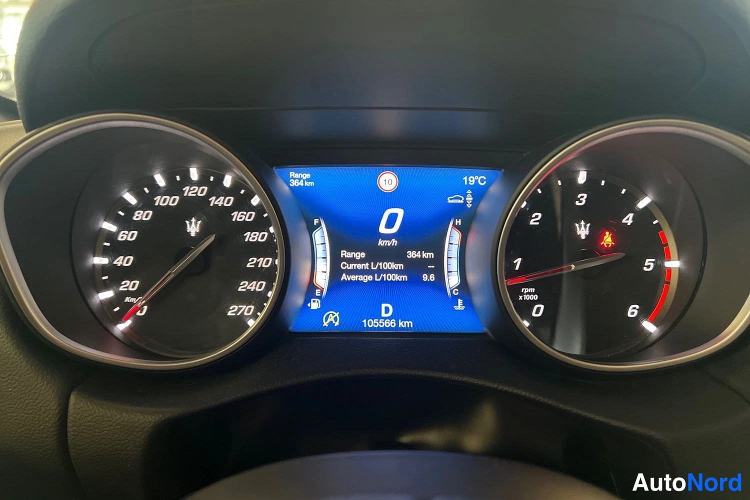 Harmaa Maserati Levantessa 2018, kuva 21