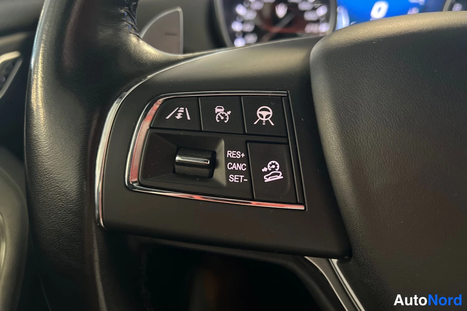 Harmaa Maserati Levantessa 2018, yksityiskohta, kuva 19