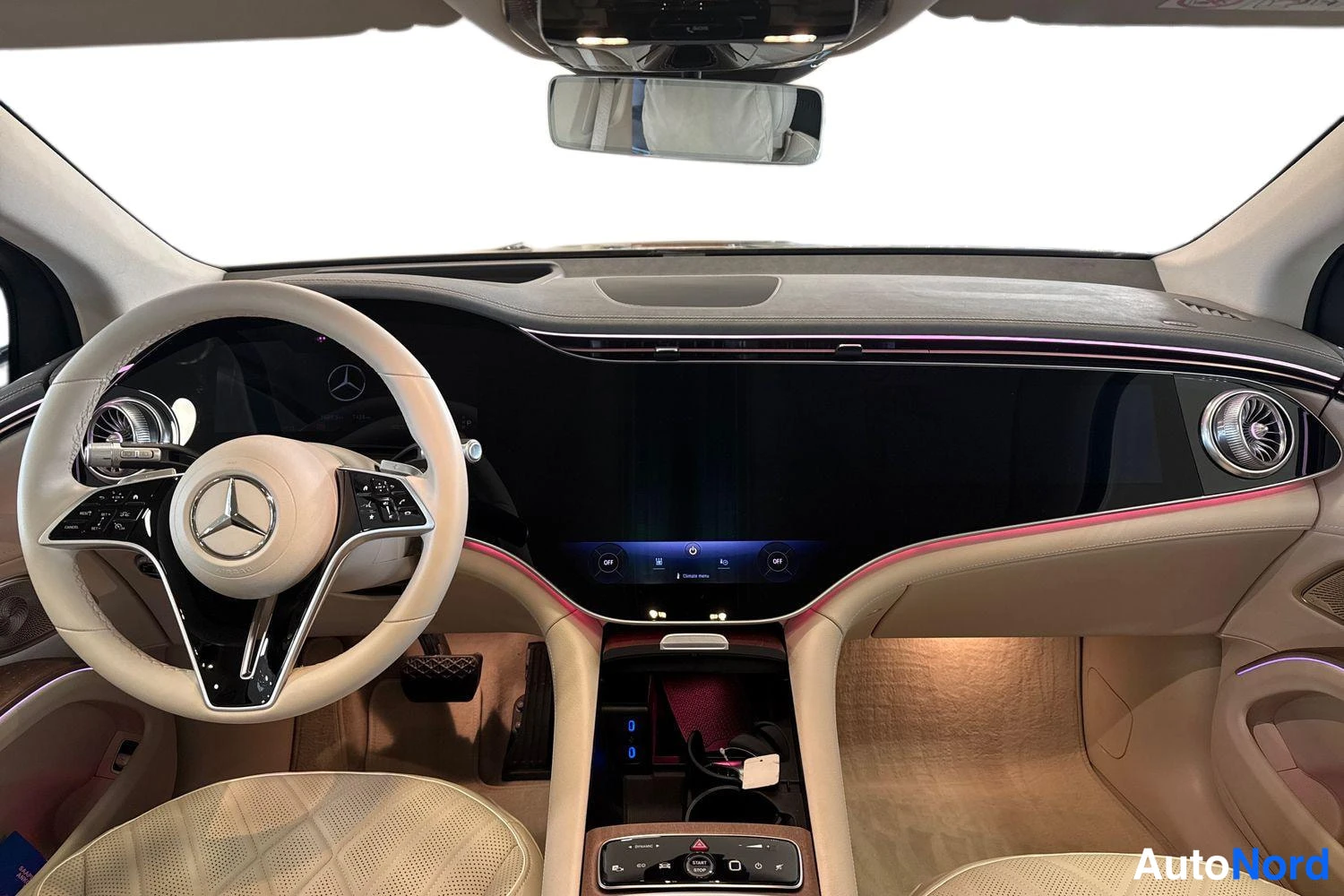 Musta Mercedes-Benz EQS SUV 2023, ohjaamo, kuva 8