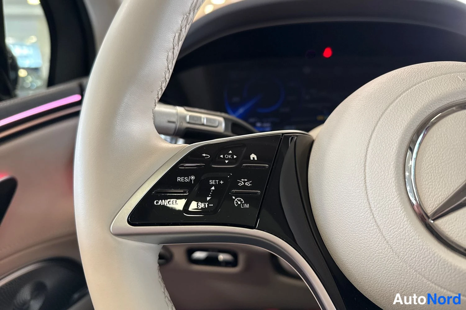 Musta Mercedes-Benz EQS SUV 2023, yksityiskohta, kuva 21