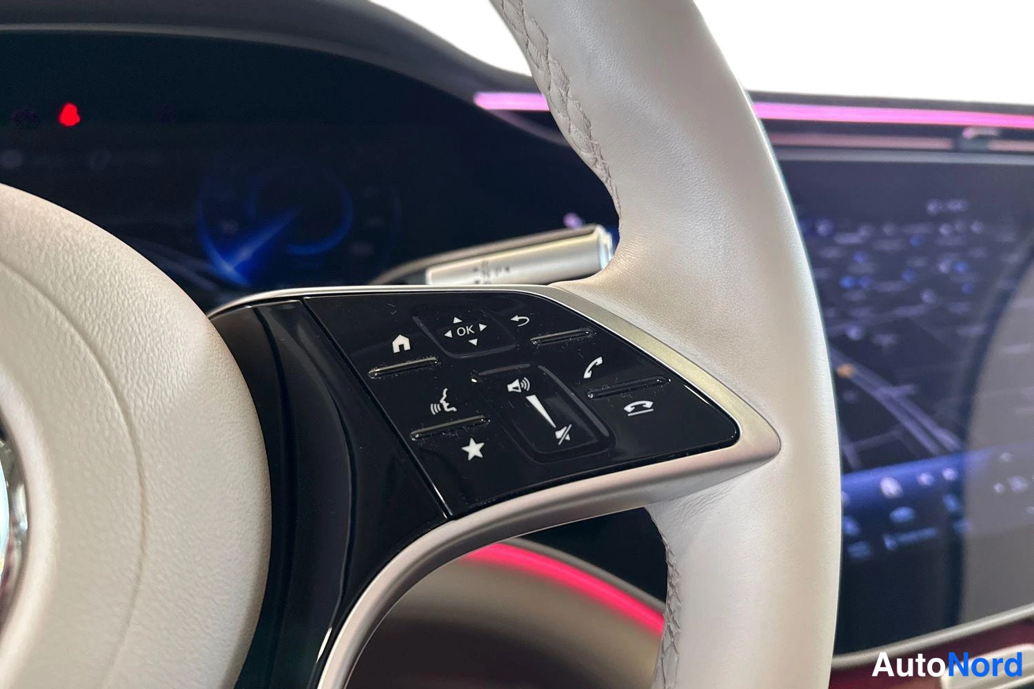 Musta Mercedes-Benz EQS SUV 2023, yksityiskohta, kuva 22