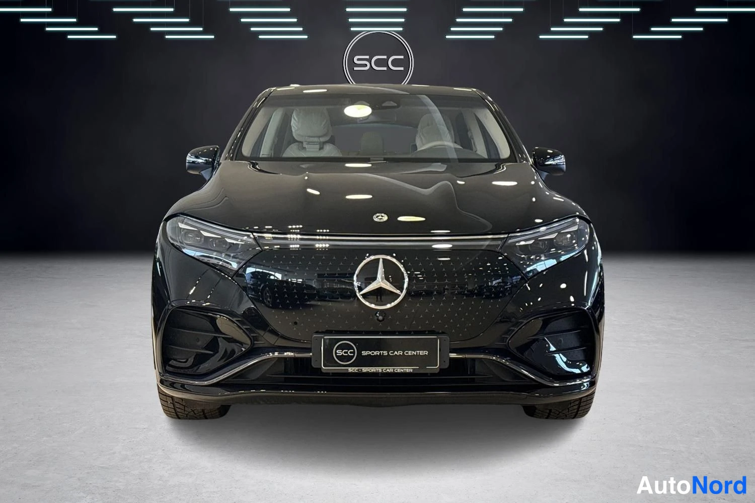 Musta Mercedes-Benz EQS SUV 2023, edestä, kuva 2