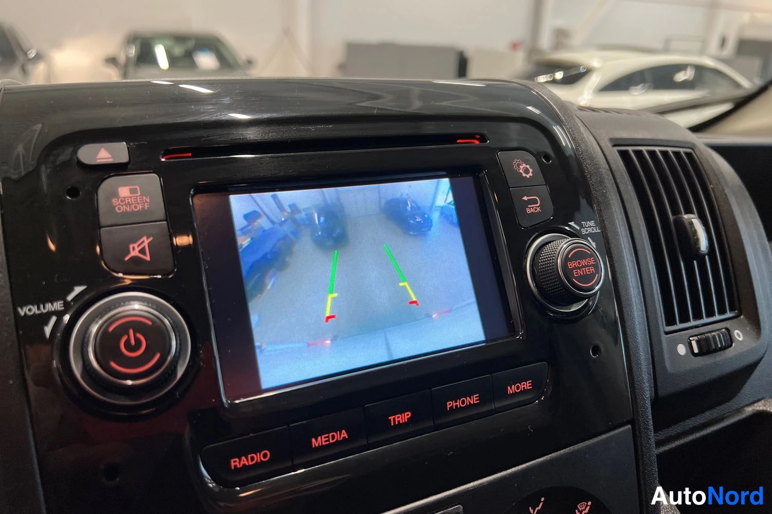 Valkoinen Peugeot Boxer 2019, kuva 23