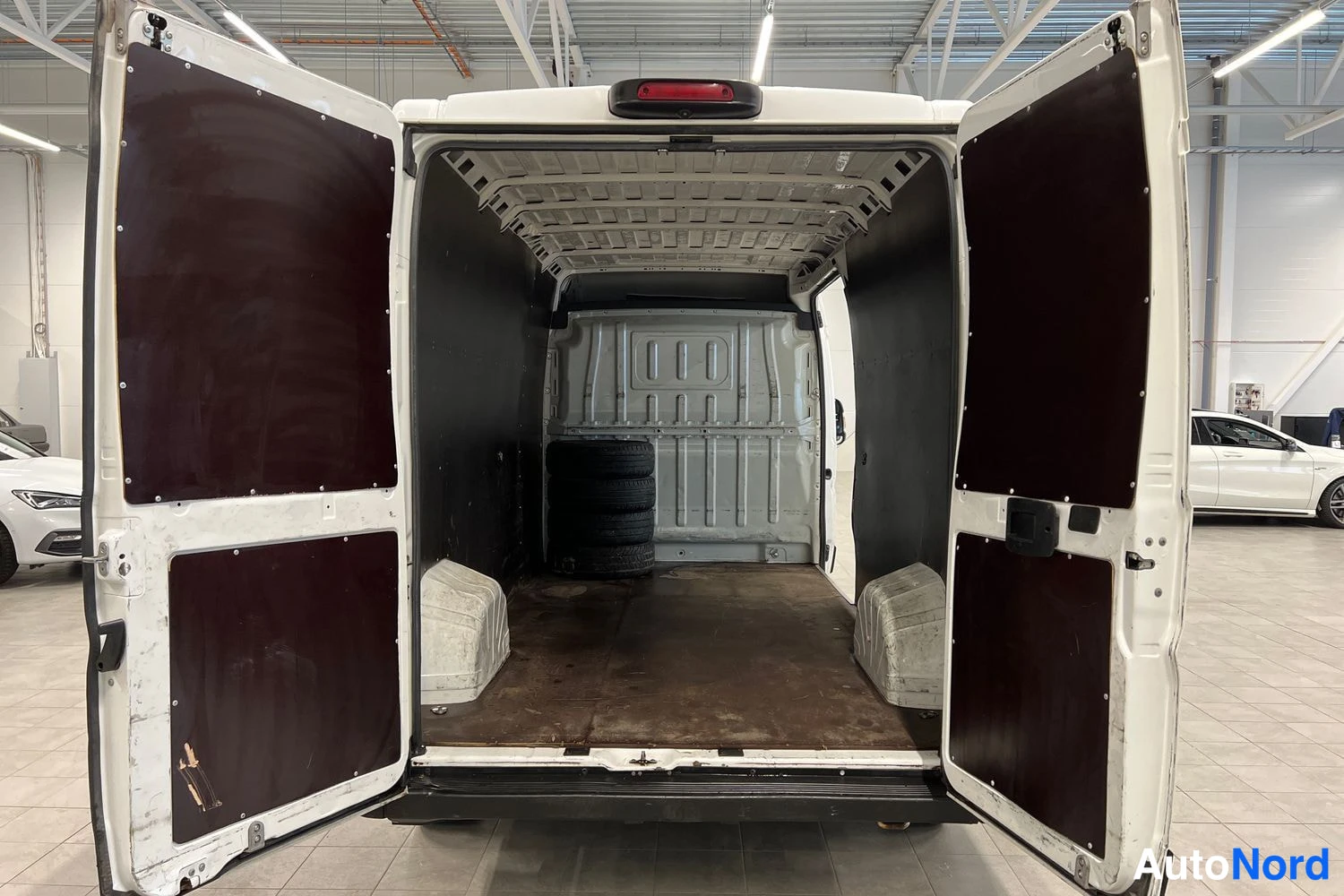 Valkoinen Peugeot Boxer 2019, takaa, kuva 6