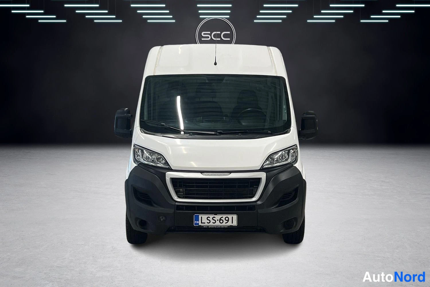 Valkoinen Peugeot Boxer 2019, edestä, kuva 2