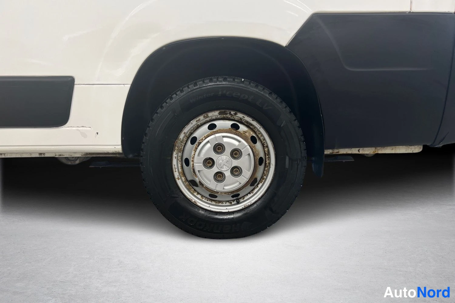 Valkoinen Peugeot Boxer 2019, yksityiskohta, kuva 11
