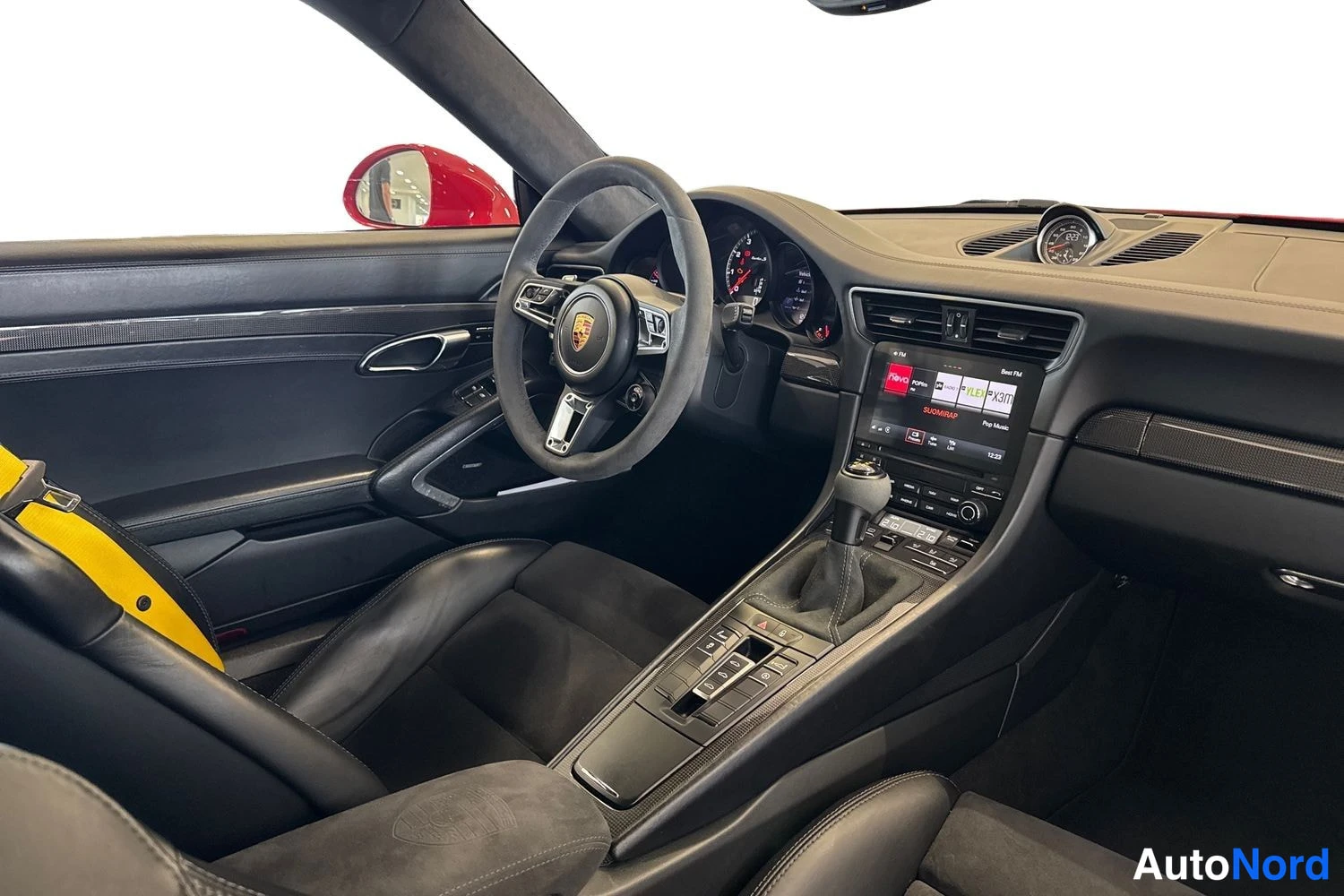 Punainen Porsche 911 Turbo 2017, ohjaamo, kuva 12