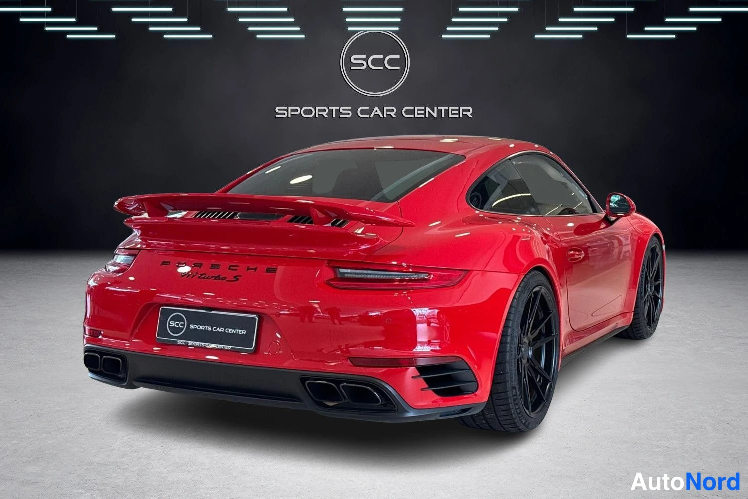 Punainen Porsche 911 Turbo 2017, takaviisto, kuva 5