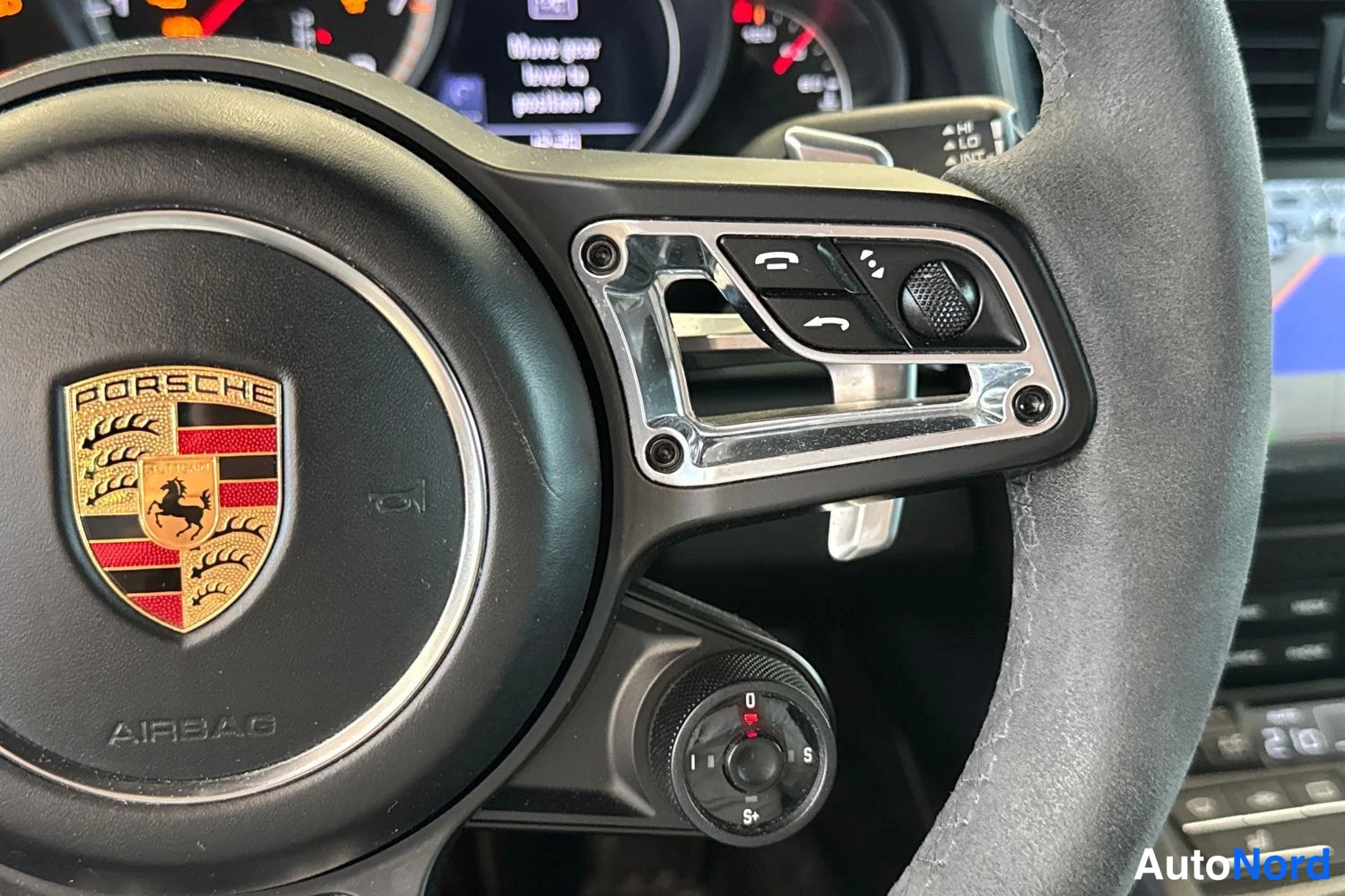 Punainen Porsche 911 Turbo 2017, yksityiskohta, kuva 24