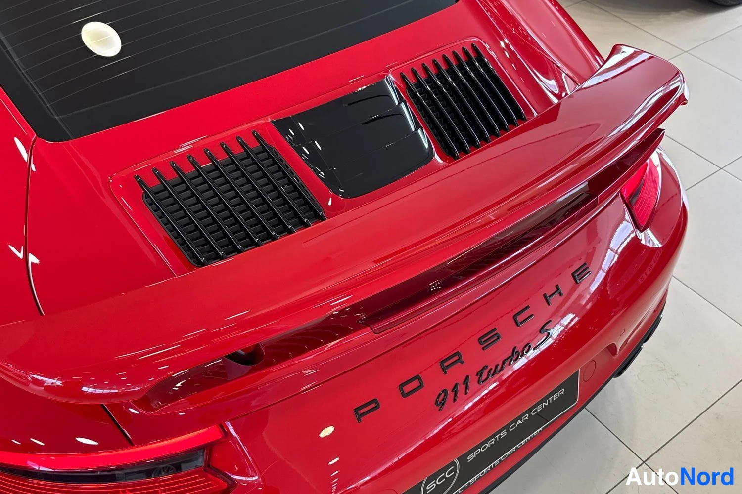 Punainen Porsche 911 Turbo 2017, takaa, kuva 6