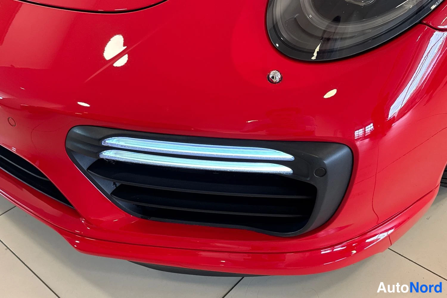 Punainen Porsche 911 Turbo 2017, yksityiskohta, kuva 33
