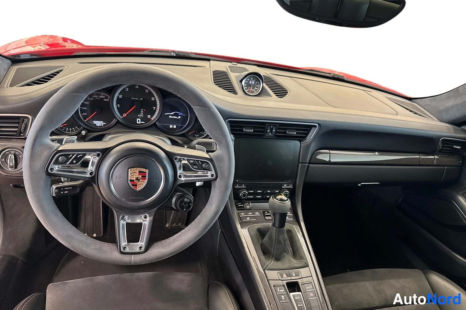 Punainen Porsche 911 Turbo 2017, ohjaamo, kuva 10