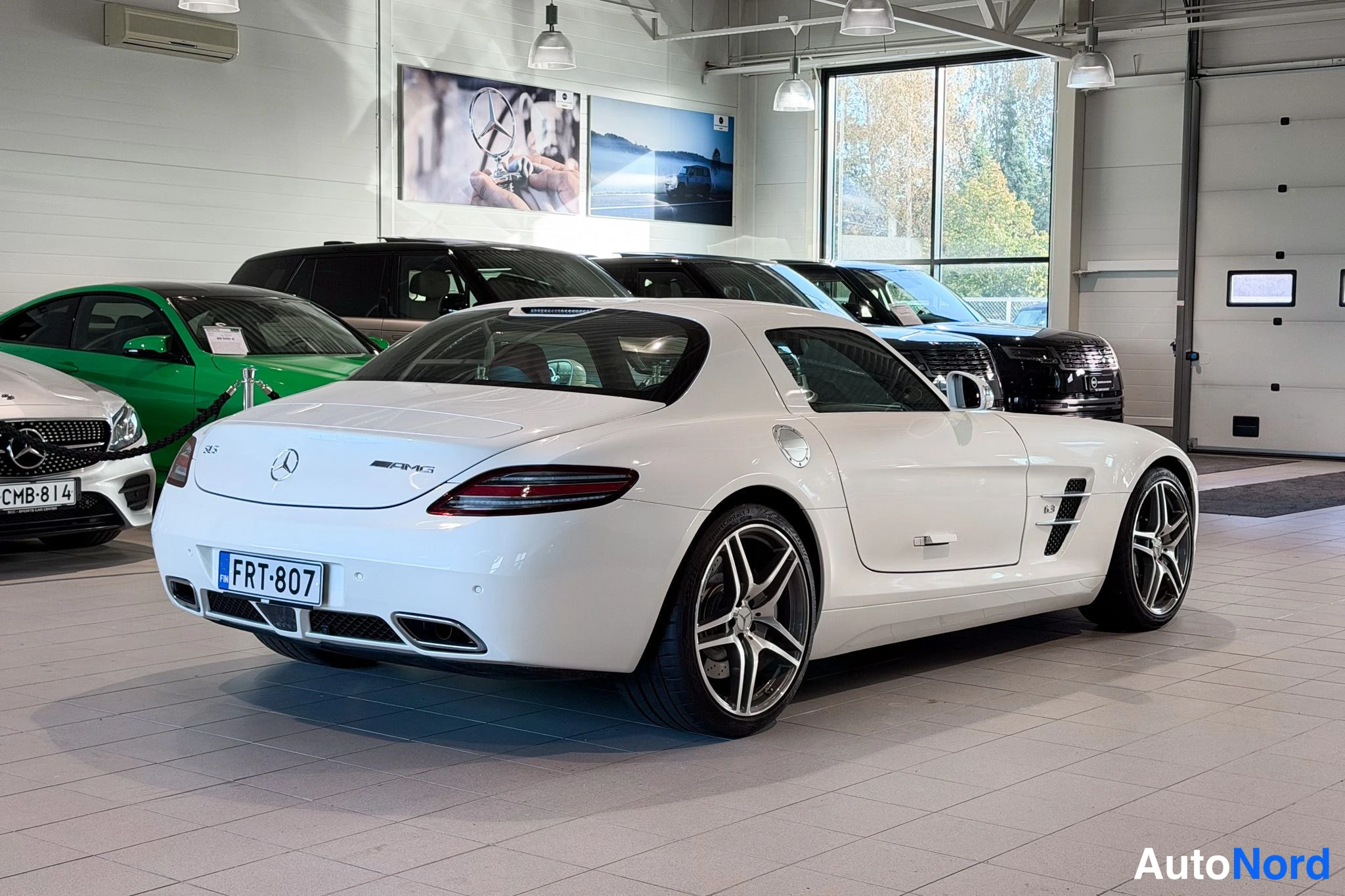 Punainen Mercedes-Benz SLS AMG 2010, takaviisto, kuva 12