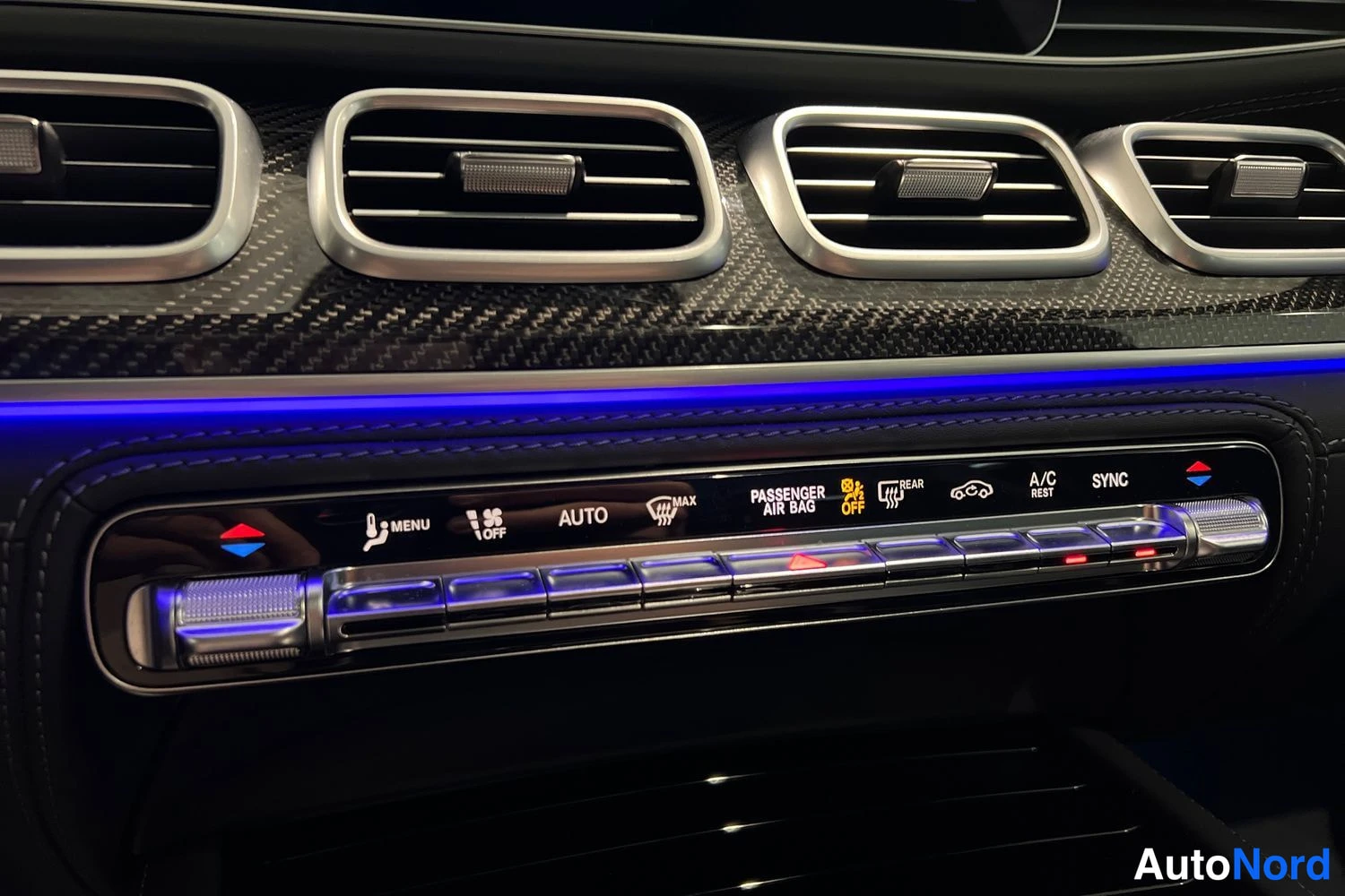 Musta Mercedes-Benz GLE 2023, yksityiskohta, kuva 15
