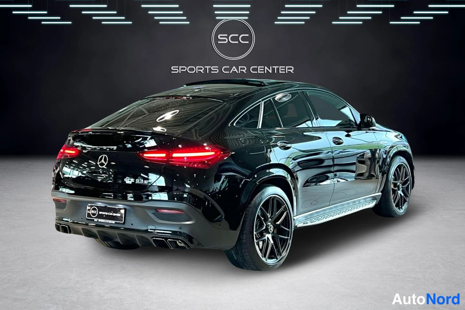 Musta Mercedes-Benz GLE 2023, takaviisto, kuva 4