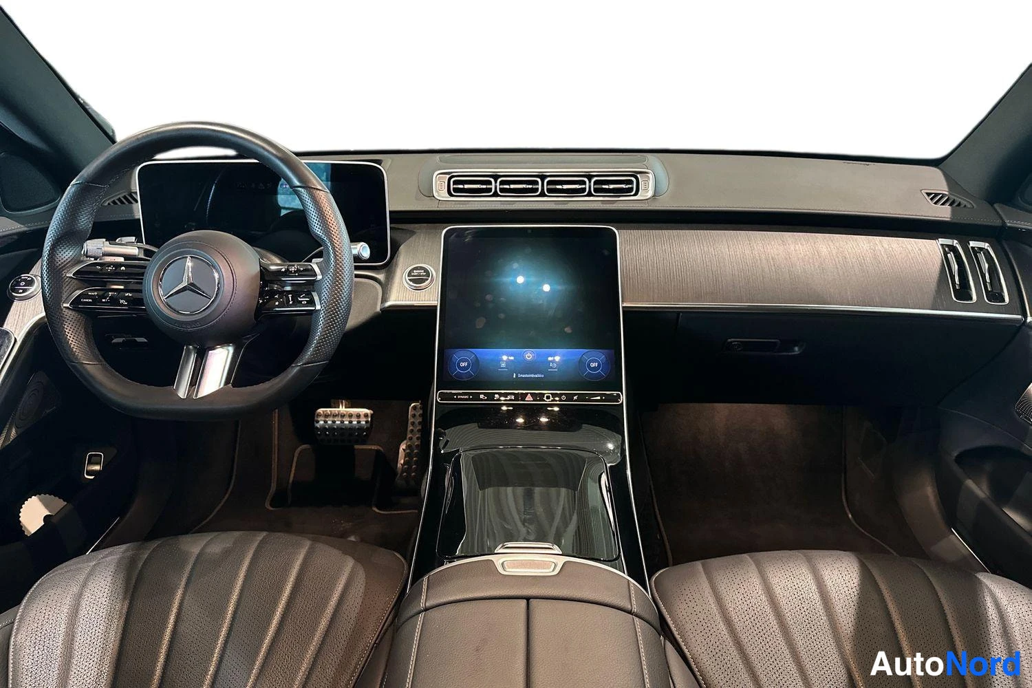 Musta Mercedes-Benz S 2022, ohjaamo, kuva 8