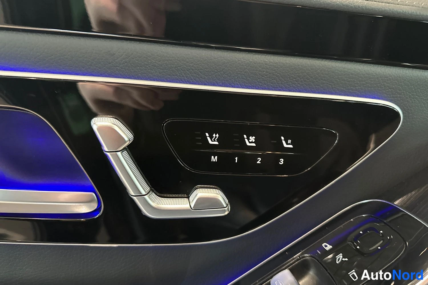 Musta Mercedes-Benz S 2022, yksityiskohta, kuva 22