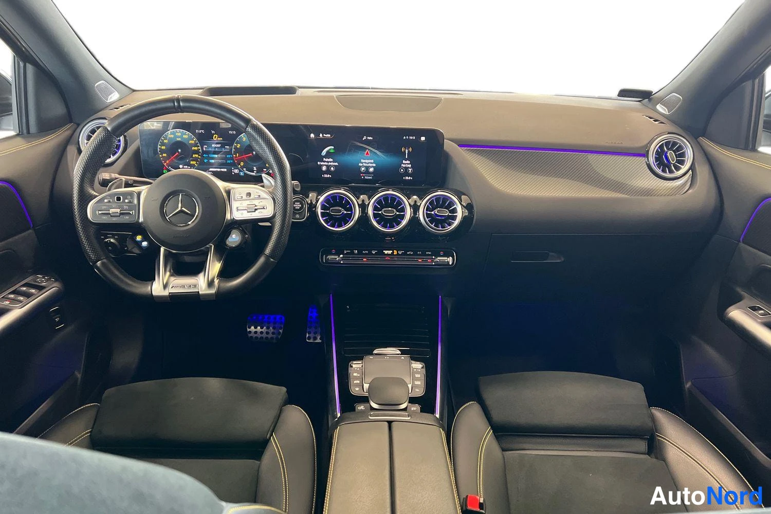 Harmaa Mercedes-Benz GLA 2023, ohjaamo, kuva 8