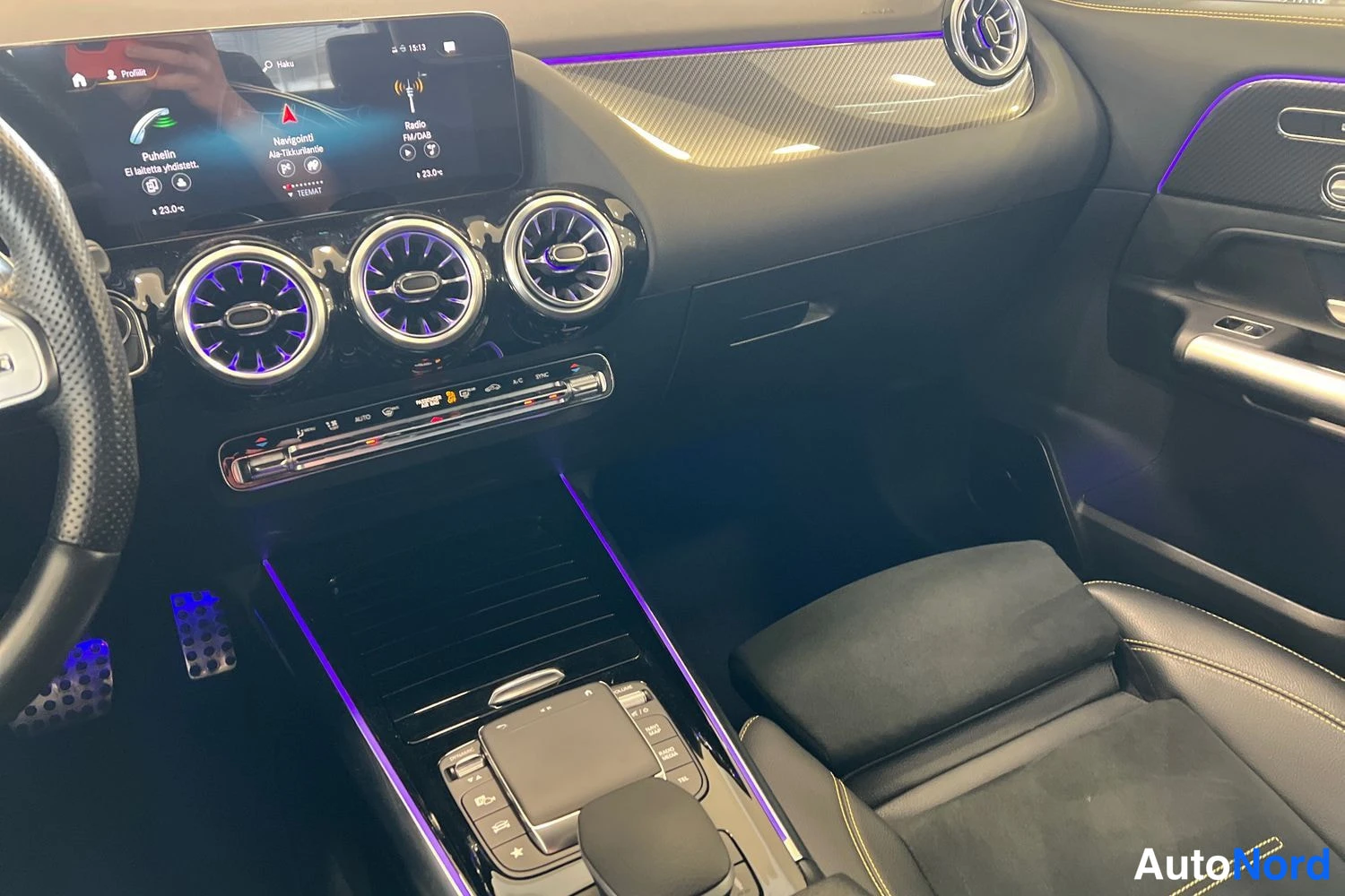 Harmaa Mercedes-Benz GLA 2023, ohjaamo, kuva 10