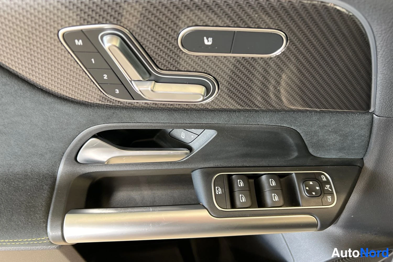 Harmaa Mercedes-Benz GLA 2023, yksityiskohta, kuva 15