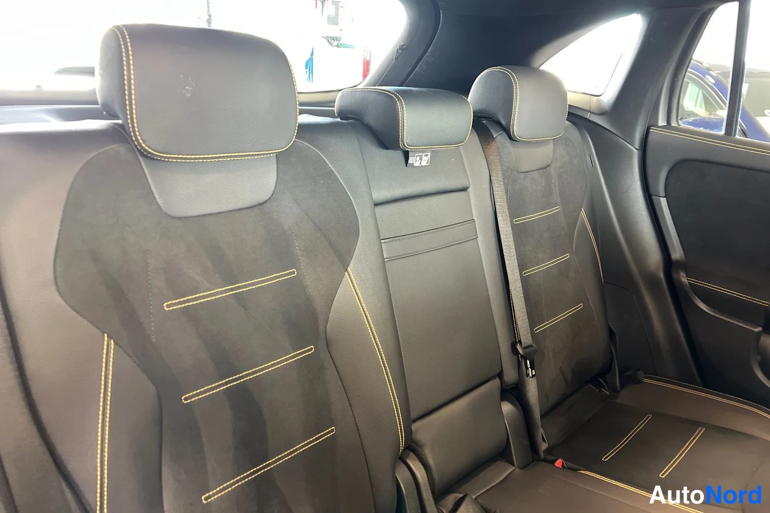 Harmaa Mercedes-Benz GLA 2023, takaistuimet, kuva 12