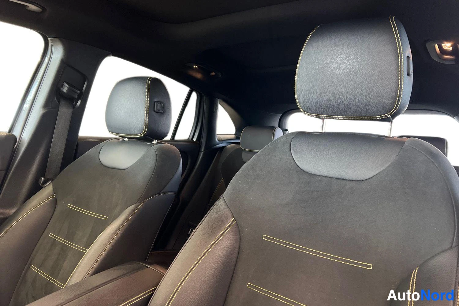 Harmaa Mercedes-Benz GLA 2023, etuistuimet, kuva 11