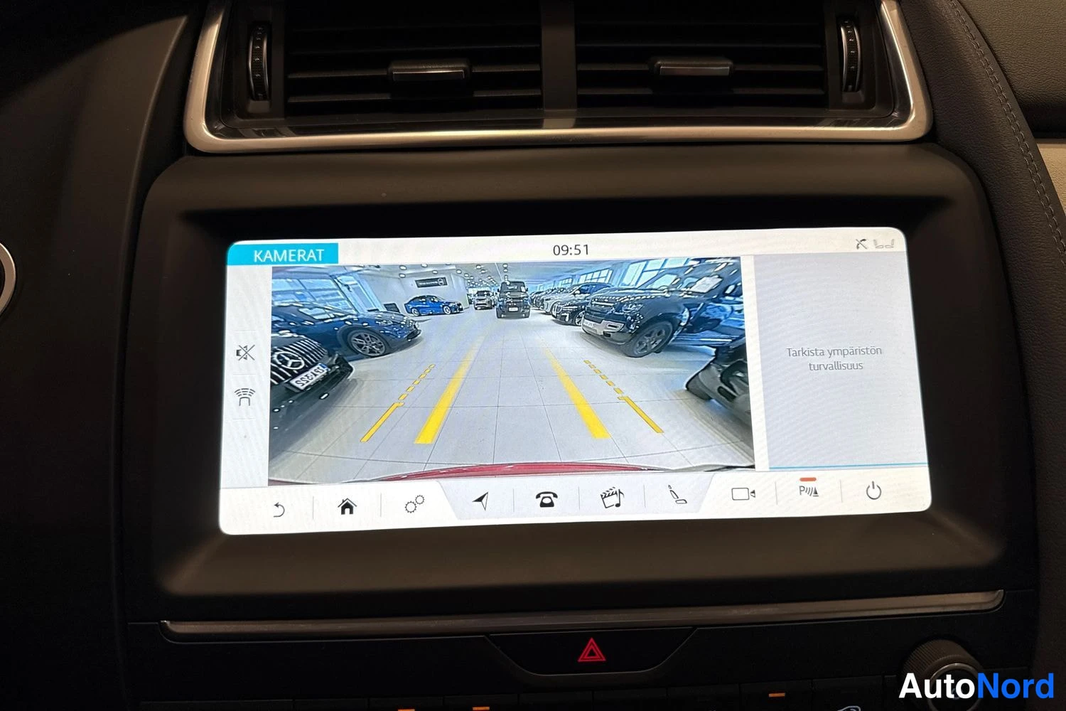 Punainen Jaguar E-Pace 2019, kuva 20