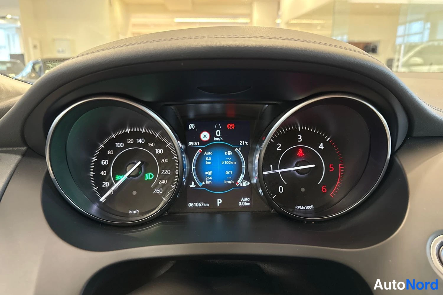 Punainen Jaguar E-Pace 2019, kuva 21