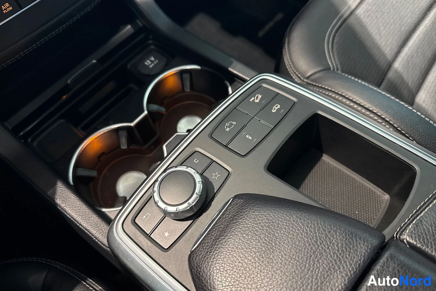Harmaa Mercedes-Benz ML 2012, yksityiskohta, kuva 14