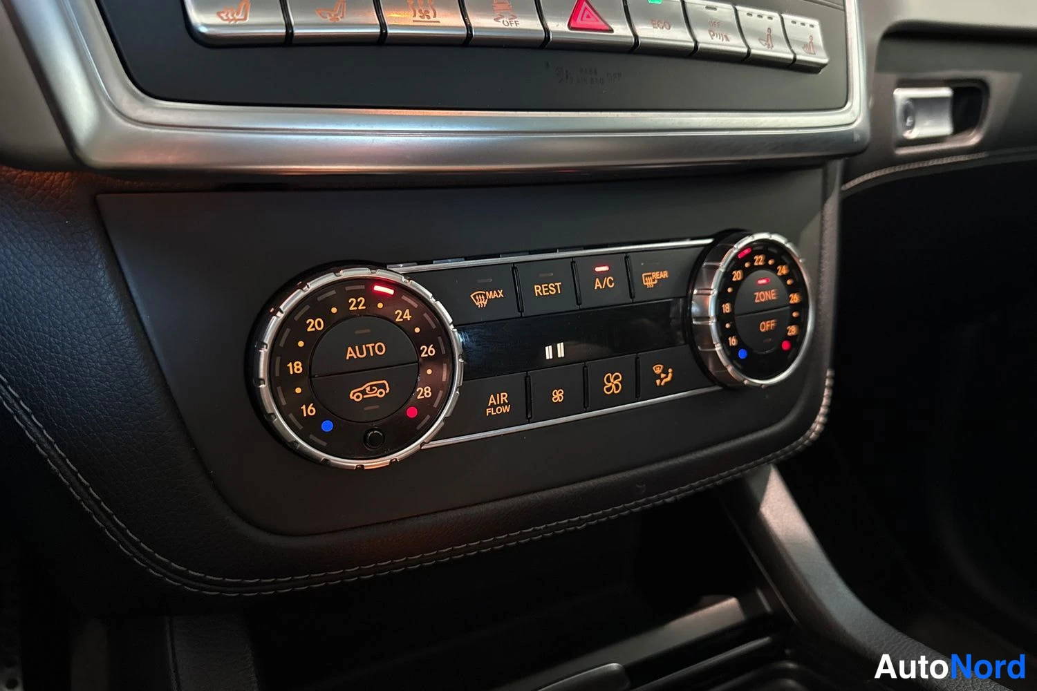 Harmaa Mercedes-Benz ML 2012, yksityiskohta, kuva 15
