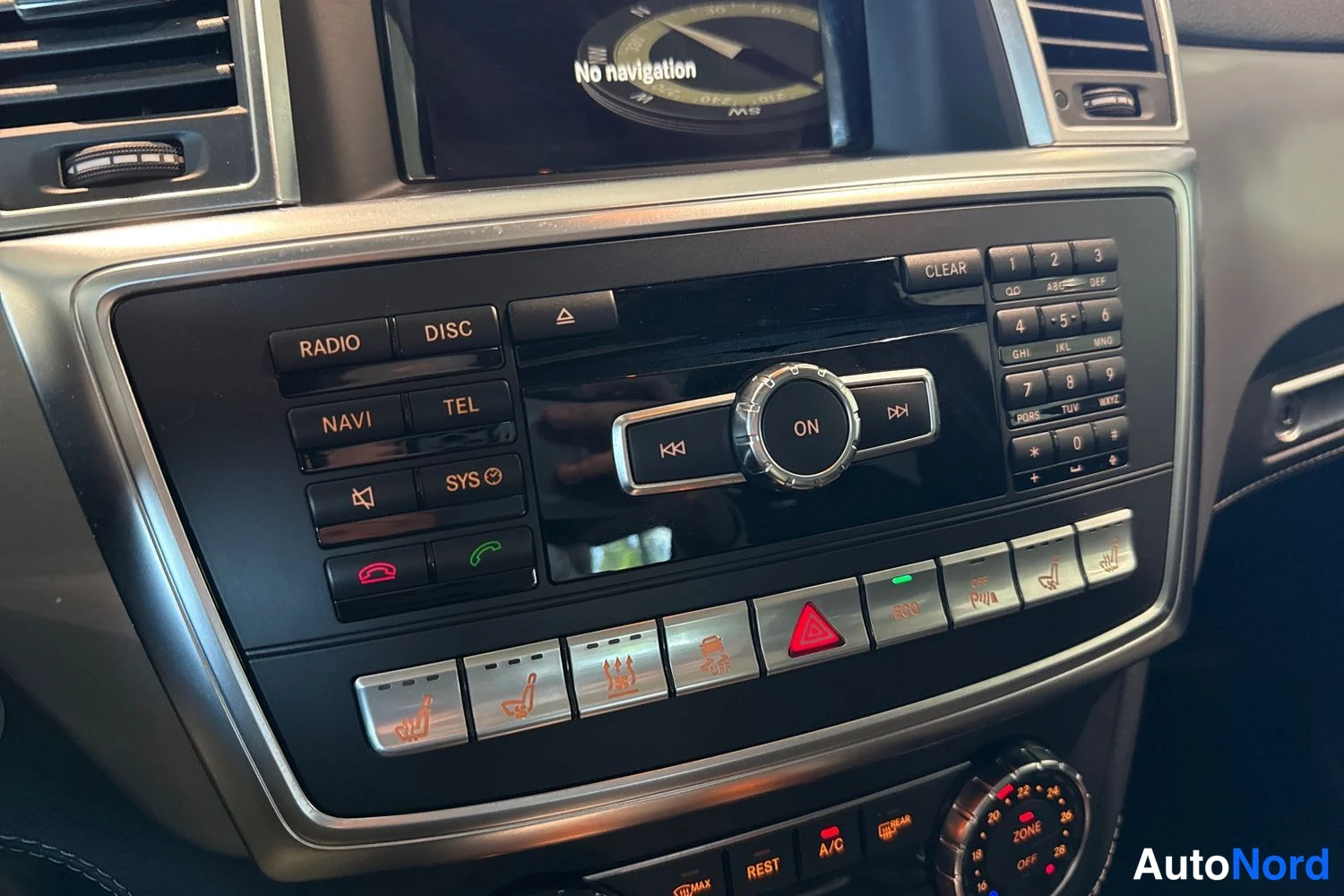 Harmaa Mercedes-Benz ML 2012, yksityiskohta, kuva 19