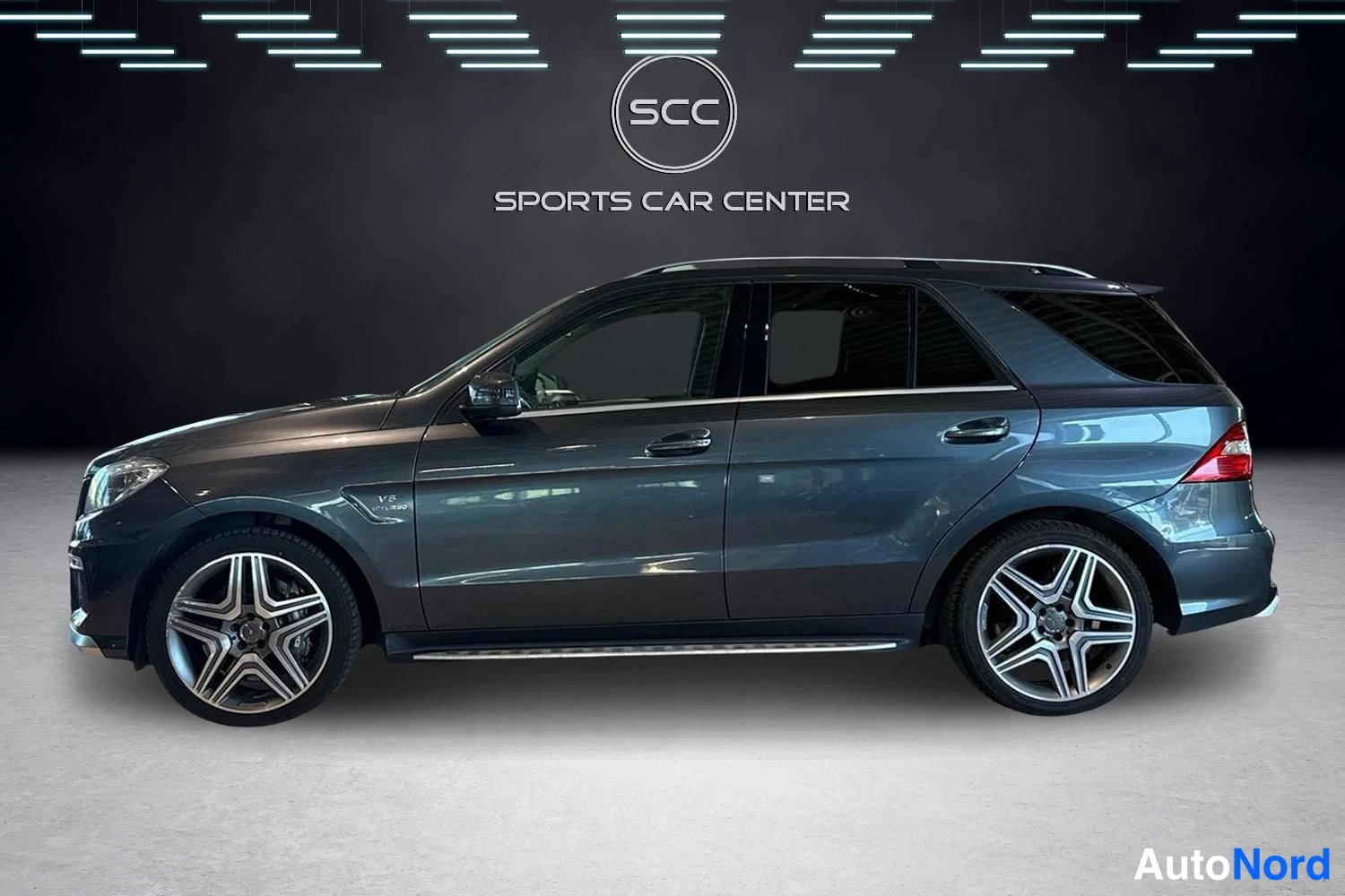 Harmaa Mercedes-Benz ML 2012, sivulta, kuva 3