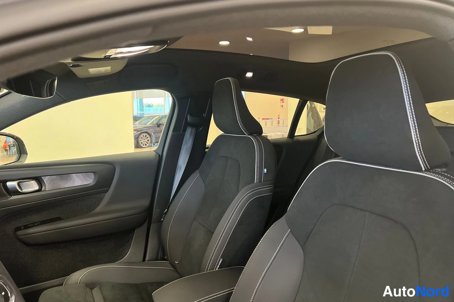 Hopea Volvo C40 2022, etuistuimet, kuva 11