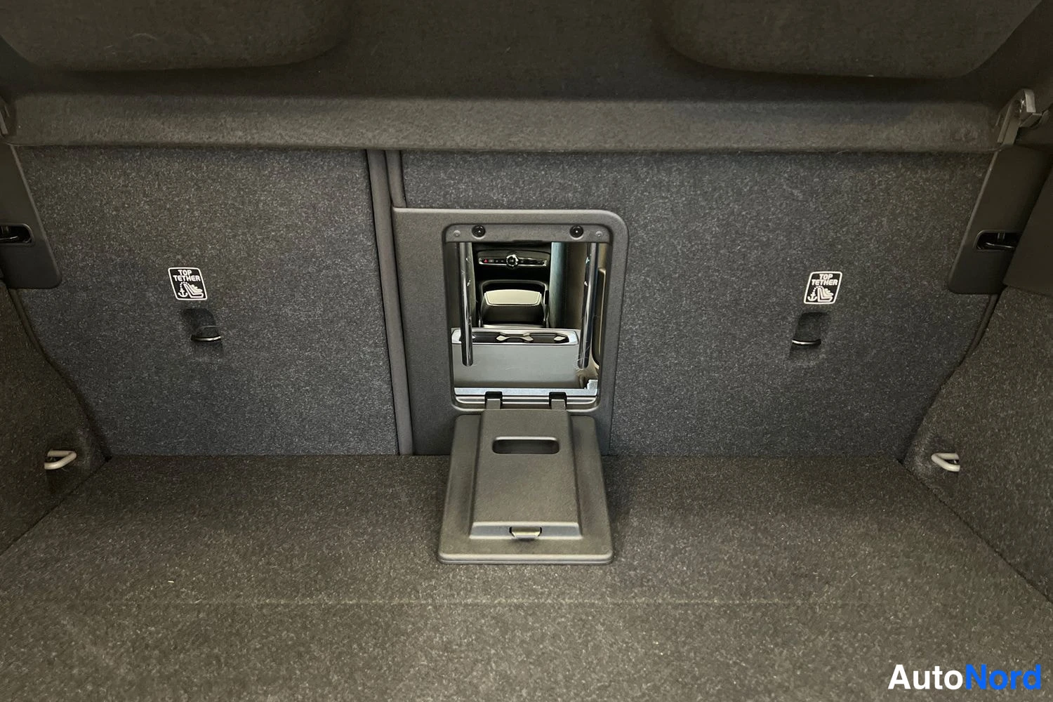 Hopea Volvo C40 2022, tavaratila, kuva 16