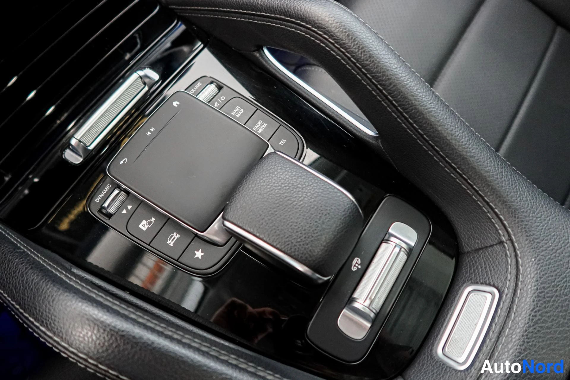 Valkoinen Mercedes-Benz GLE 350 de 4MATIC 2020, kuva 25
