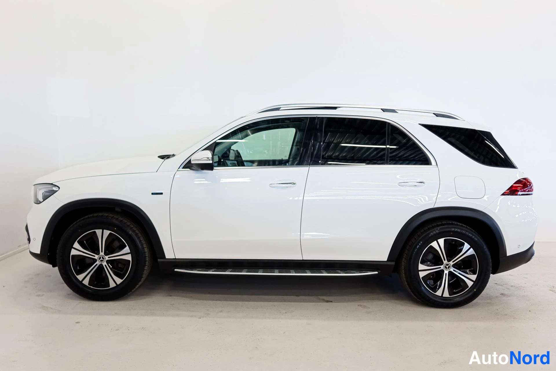 Valkoinen Mercedes-Benz GLE 350 de 4MATIC 2020, takaviisto, kuva 7