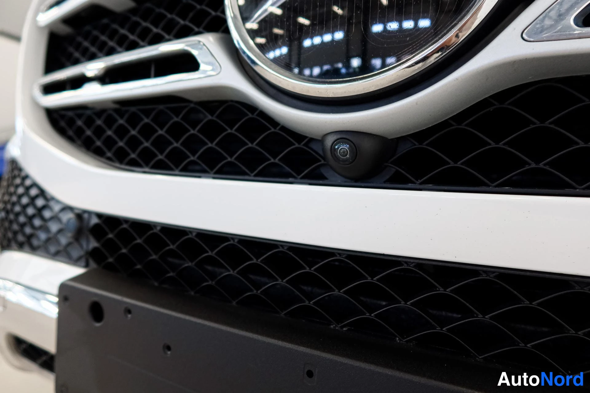 Valkoinen Mercedes-Benz GLE 350 de 4MATIC 2020, edestä, kuva 5