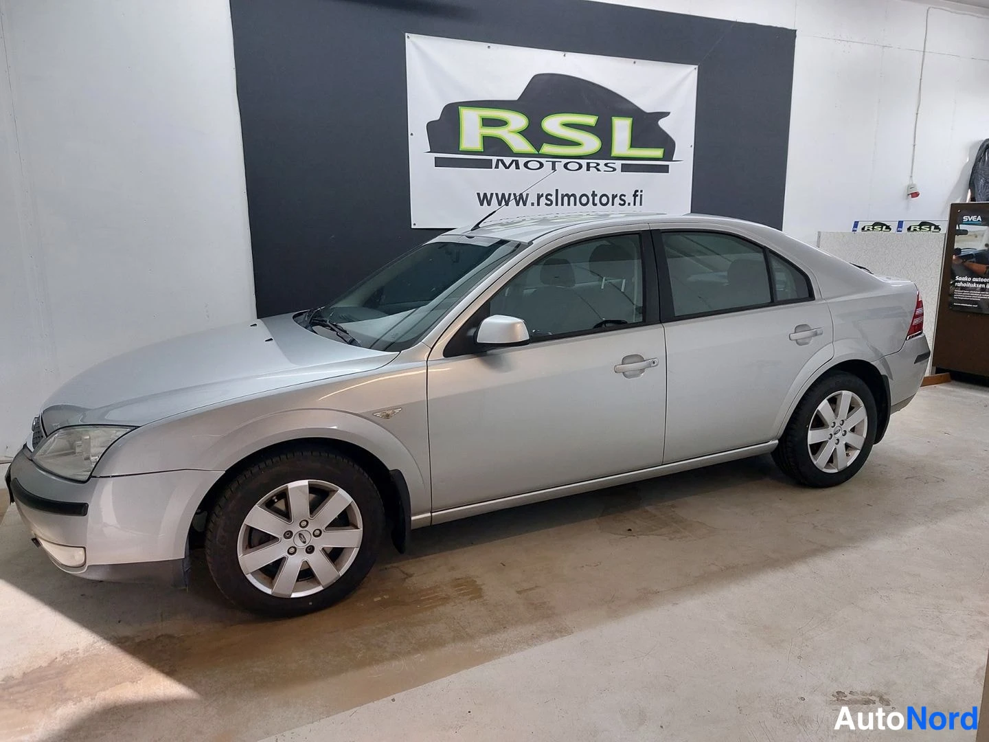 Hopea Ford Mondeo 2004, etuviisto, keula vasemmalle, kuva 2