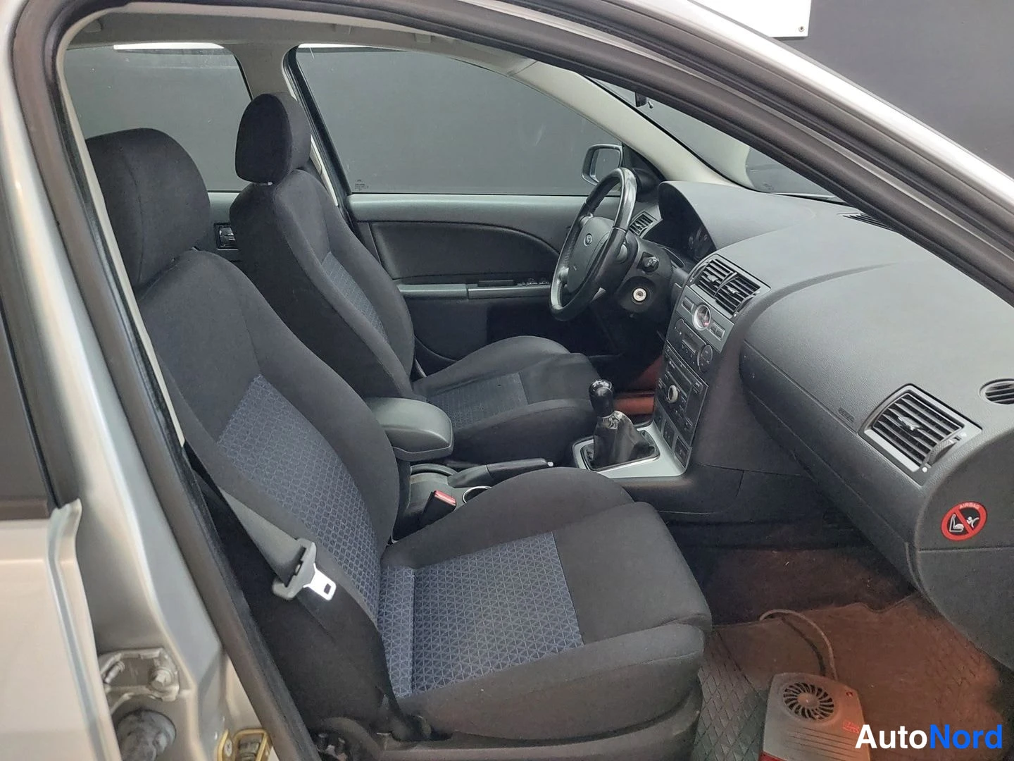 Hopea Ford Mondeo 2004, etuviisto, keula vasemmalle, kuva 4
