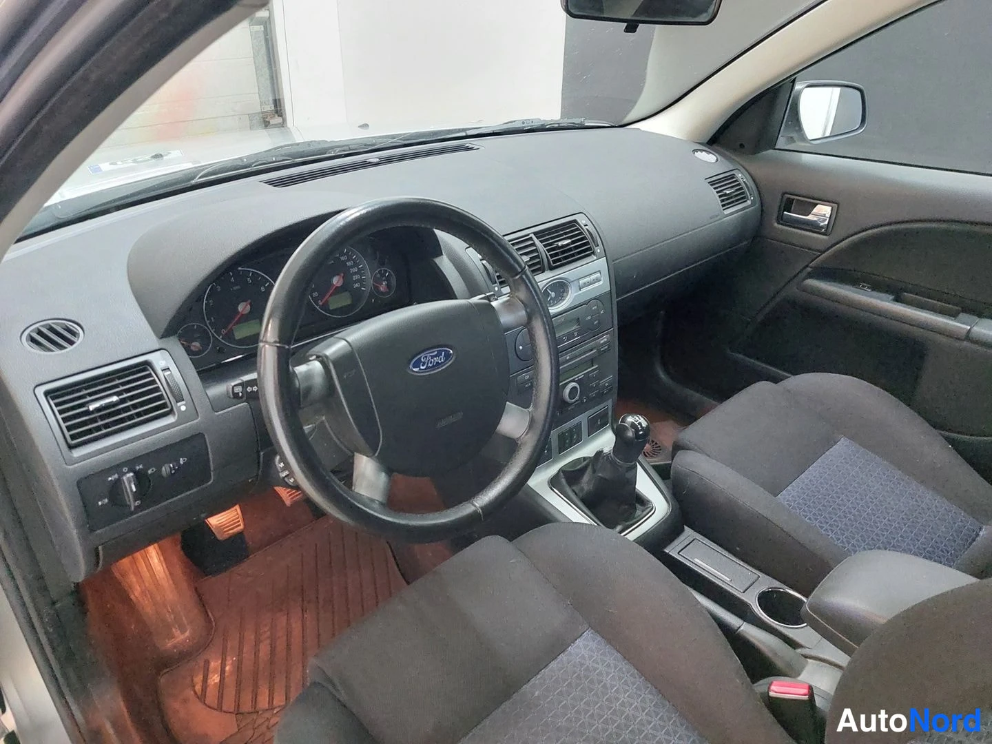 Hopea Ford Mondeo 2004, etuviisto, keula vasemmalle, kuva 3
